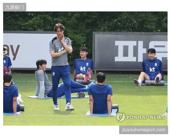 日本媒体指出韩国队内部团结是最大变数，主帅洪明甫需稳定更衣室氛围。